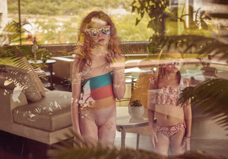 From left: Léo is wearing swimwear 
by Coco Au Lait and sunglasses from 
Jonas Paul Eyewear; Andy is wearing 
swimwear by Mini A Ture and sunglasses from Jonas Paul Eyewear.